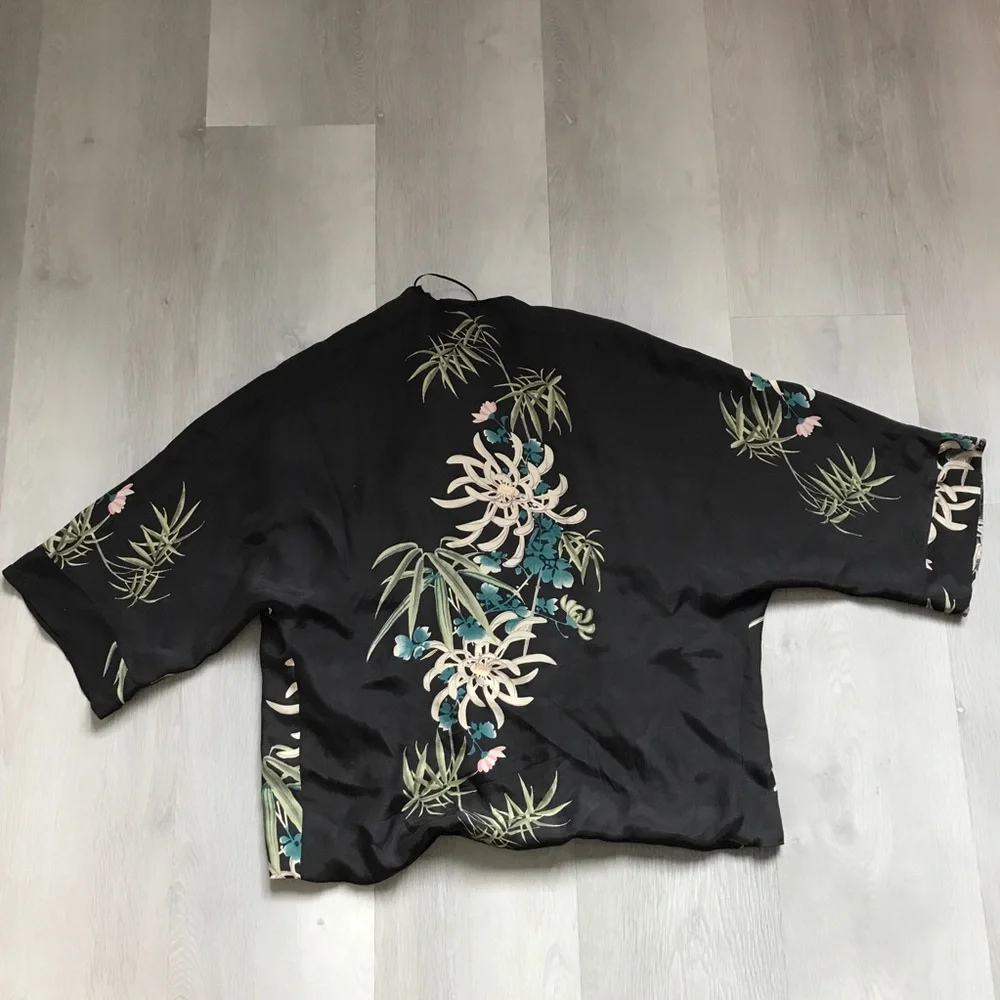 ZARA 100% SILK CARDIGAN BLACK FLORAL SATIN KIMONO OPEN JACKET WOMENS MEDIUM
